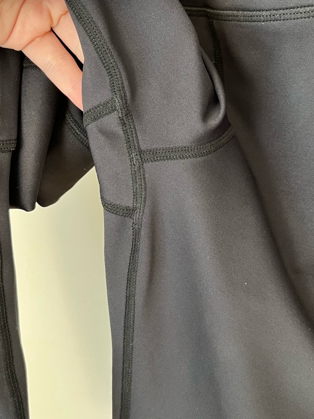 Zyia Pocket Capri Leggings - Picture 4 of 7